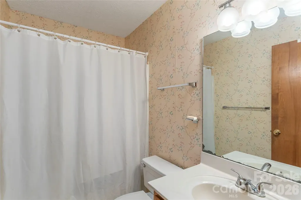 33 Ravencroft Lane Asheville NC 28803