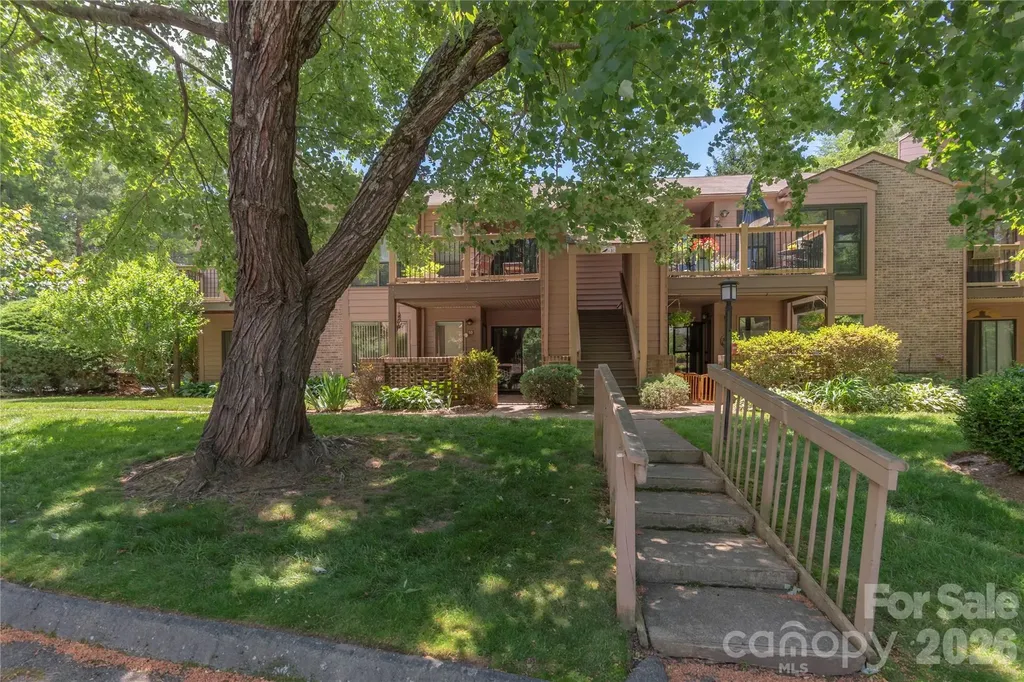 33 Ravencroft Lane Asheville NC 28803