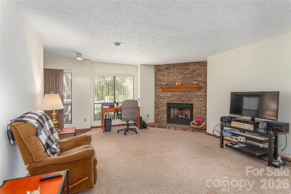 33 Ravencroft Lane Asheville NC 28803