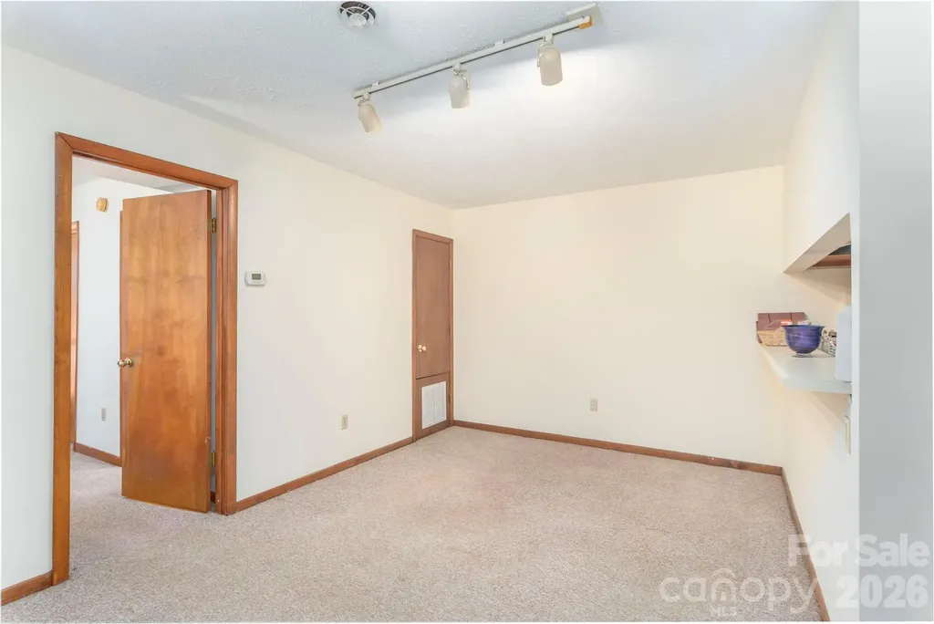 33 Ravencroft Lane Asheville NC 28803