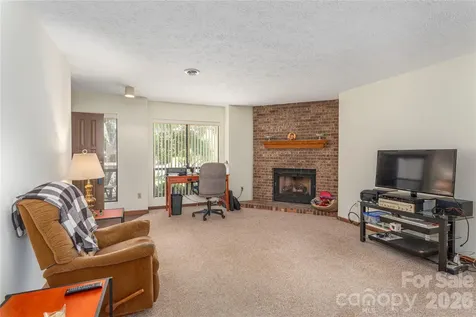 33 Ravencroft Lane Asheville NC 28803