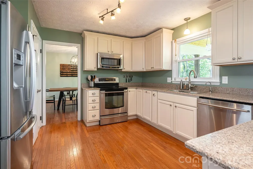 24 Audubon Drive Asheville NC 28804