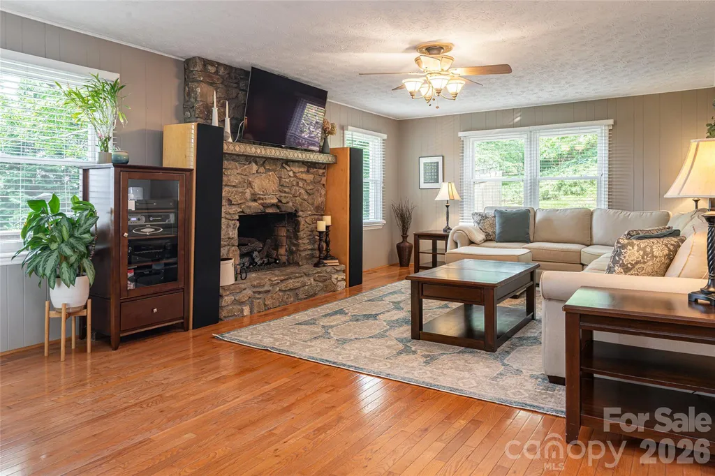 24 Audubon Drive Asheville NC 28804