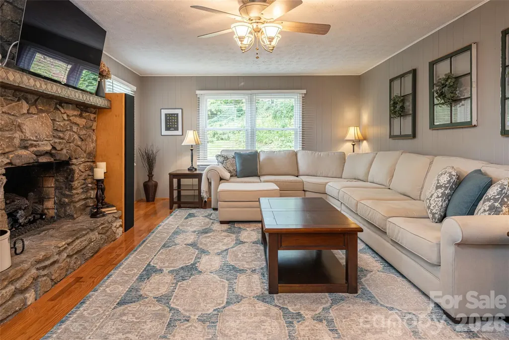 24 Audubon Drive Asheville NC 28804