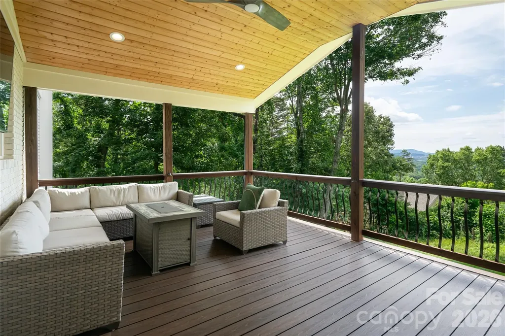 24 Audubon Drive Asheville NC 28804