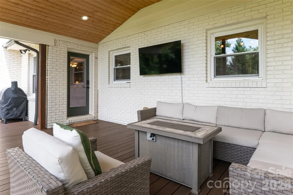 24 Audubon Drive Asheville NC 28804