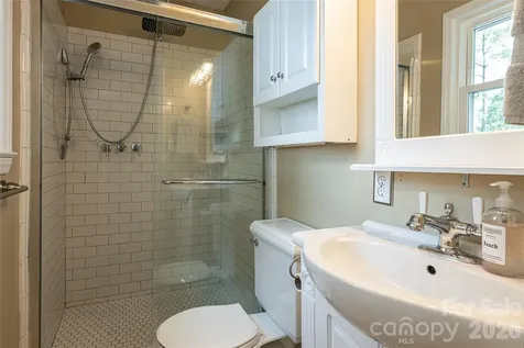 24 Audubon Drive Asheville NC 28804