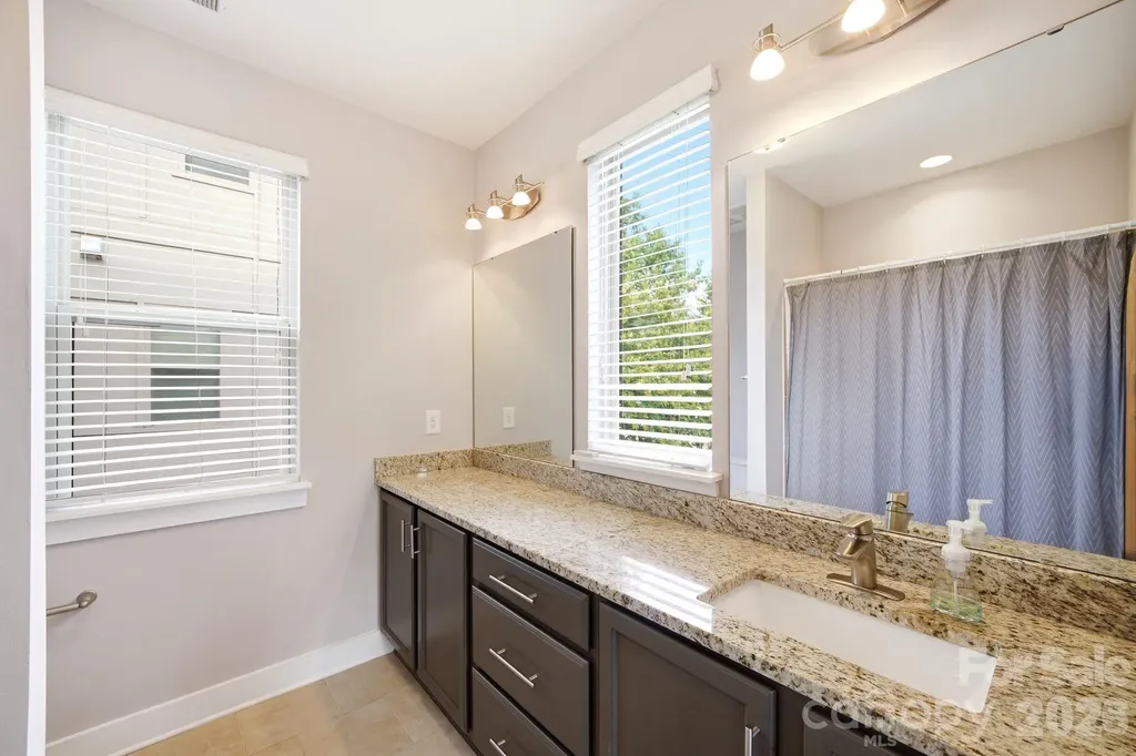 923 Warren Burgess Lane Charlotte NC 28205