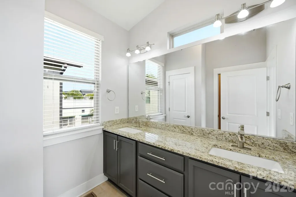 923 Warren Burgess Lane Charlotte NC 28205