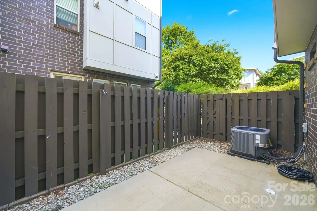 923 Warren Burgess Lane Charlotte NC 28205