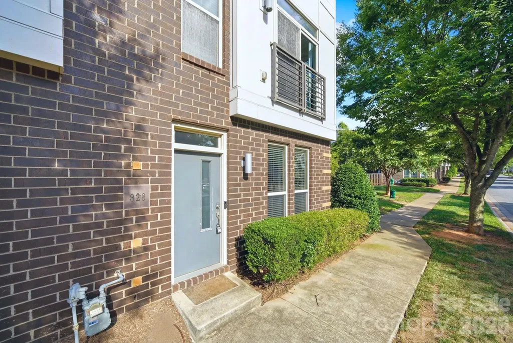 923 Warren Burgess Lane Charlotte NC 28205