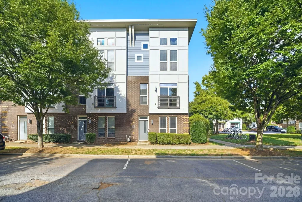 923 Warren Burgess Lane Charlotte NC 28205