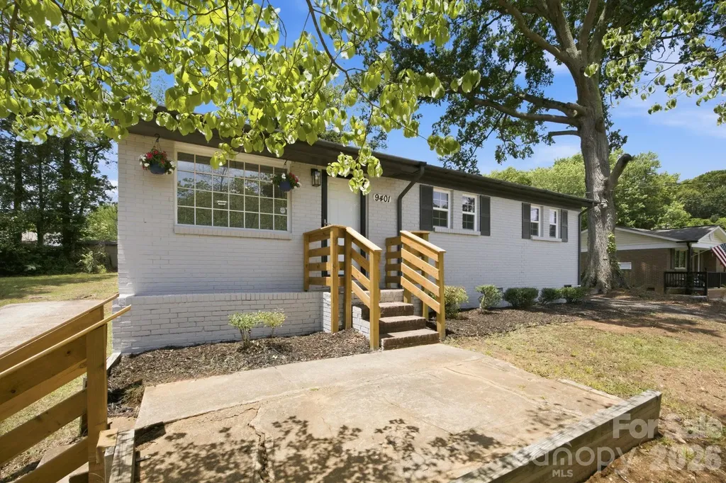 9401 Feldbank Drive Charlotte NC 28216