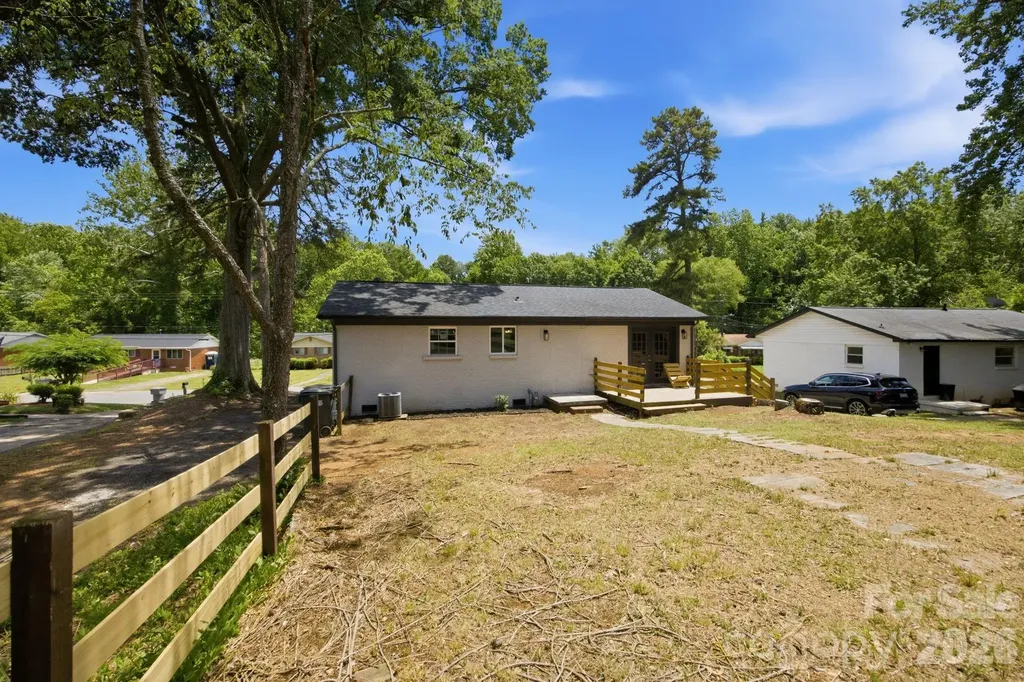 9401 Feldbank Drive Charlotte NC 28216