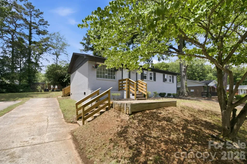 9401 Feldbank Drive Charlotte NC 28216
