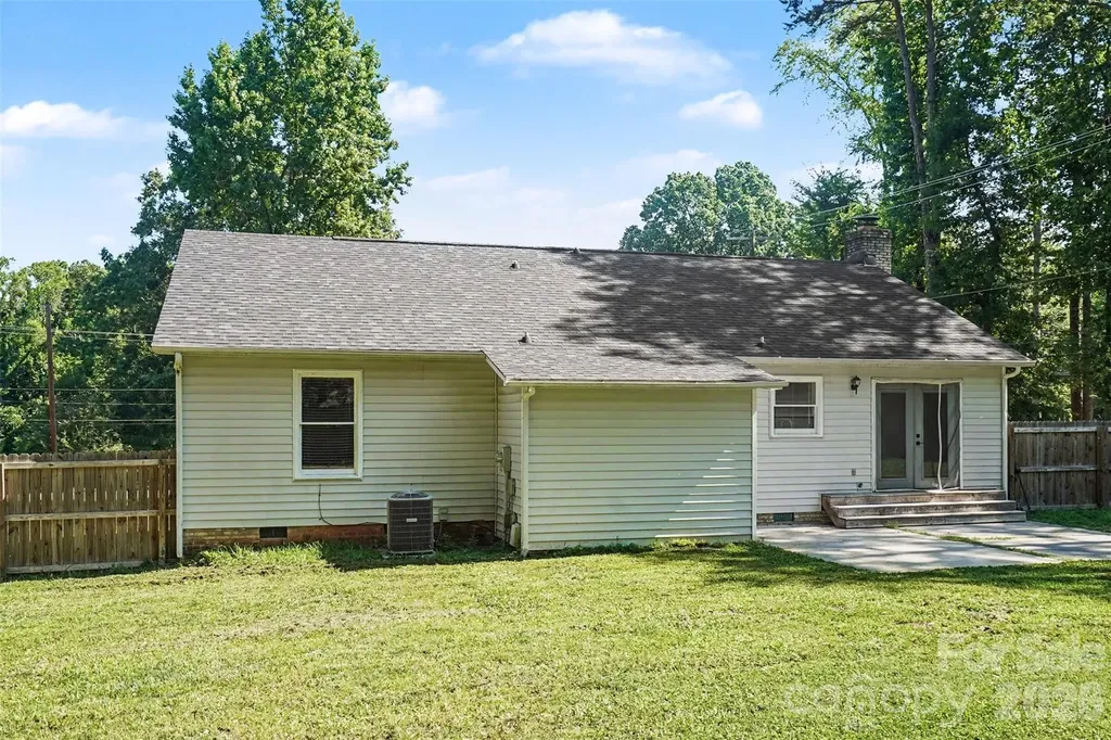 2716 Starnes Road Charlotte NC 28214
