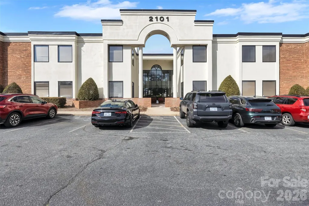 2101 Sardis Road N Charlotte NC 28227