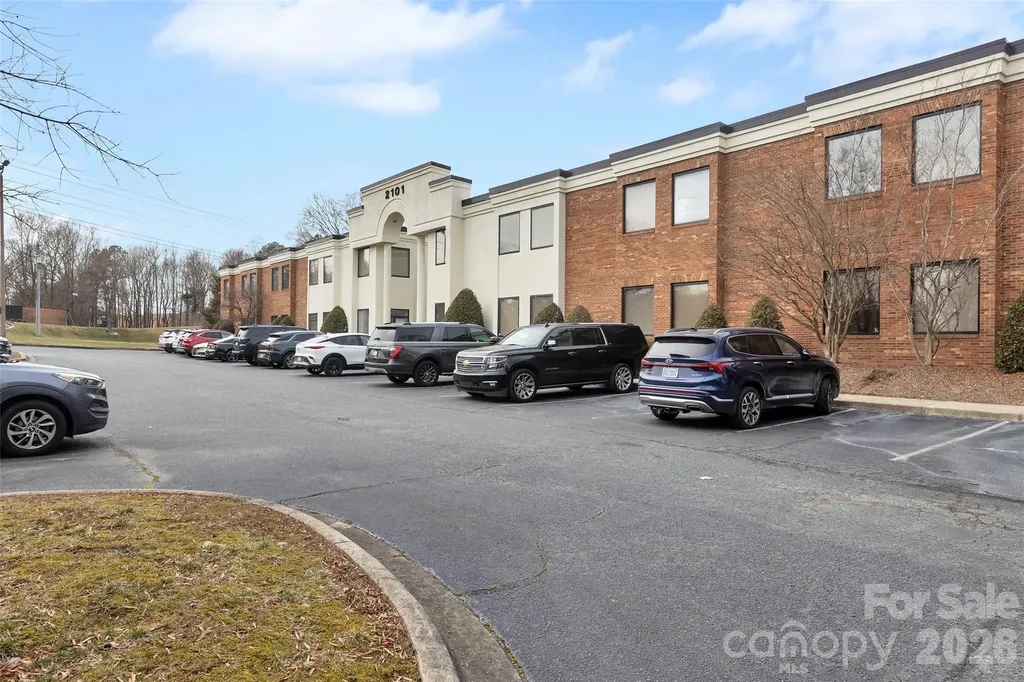 2101 Sardis Road N Charlotte NC 28227