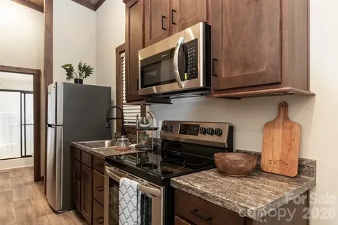 #132 Blue Hill Parkway Marion NC 28752