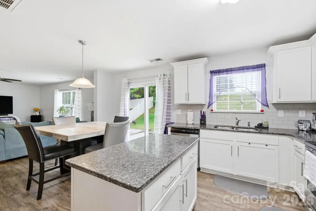 8502 Mansell Court Charlotte NC 28215
