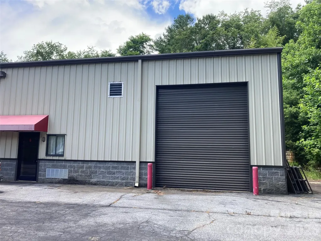 6424 Boylston Highway Mills River NC 28759