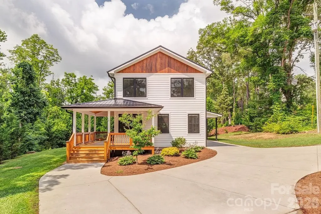 18 Wildwood Park Drive Weaverville NC 28787