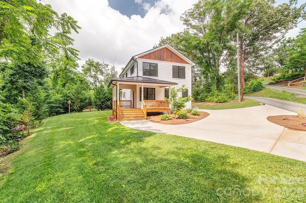 18 Wildwood Park Drive Weaverville NC 28787