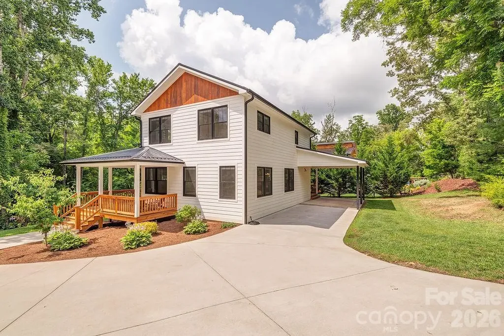 18 Wildwood Park Drive Weaverville NC 28787