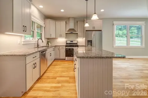 18 Wildwood Park Drive Weaverville NC 28787