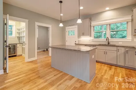 18 Wildwood Park Drive Weaverville NC 28787