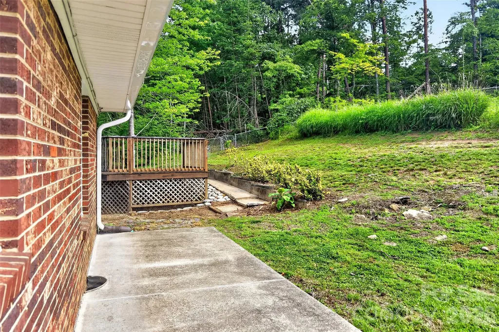 2355 Tatertown Loop Nebo NC 28761