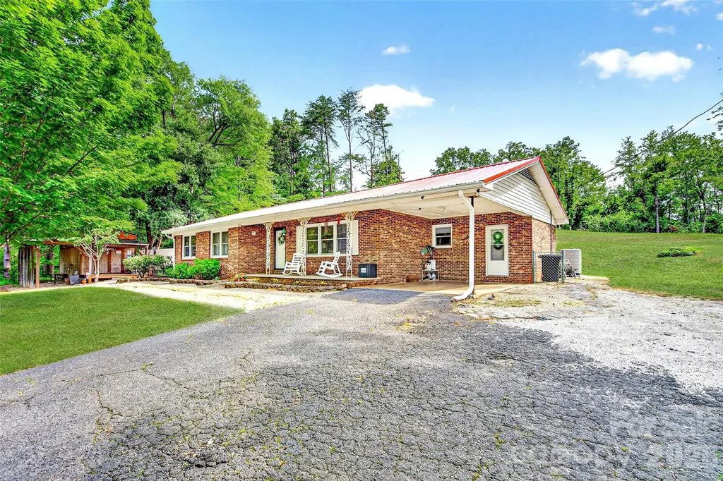 2355 Tatertown Loop Nebo NC 28761