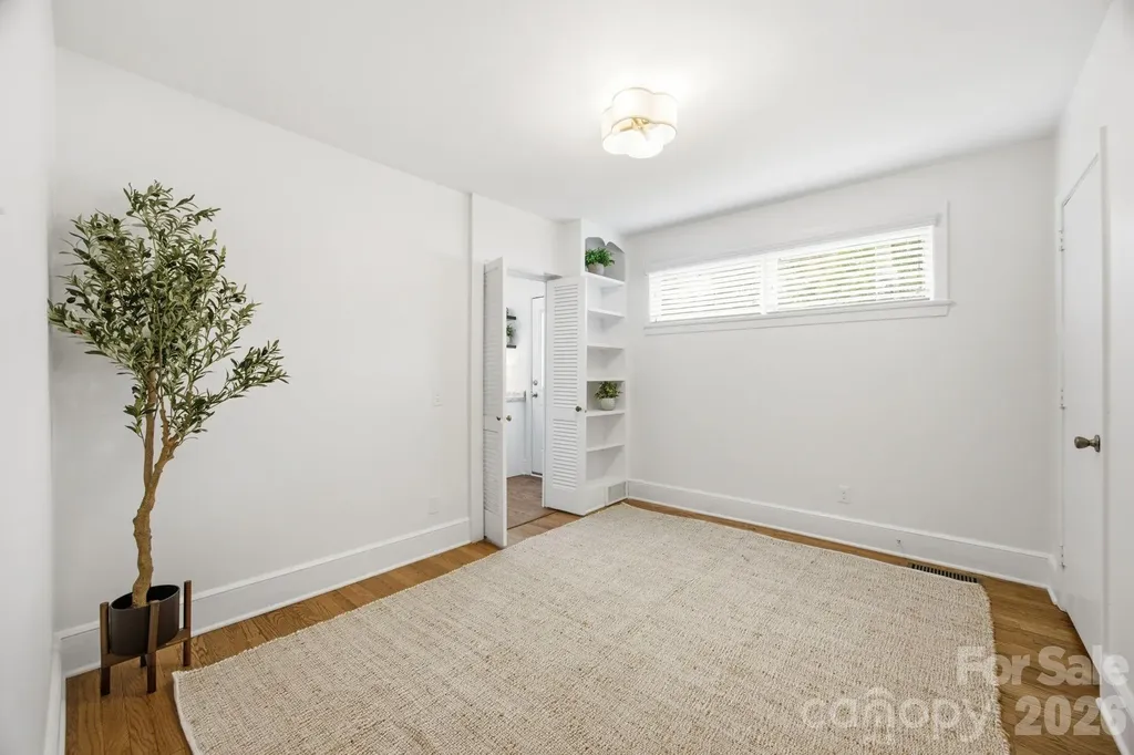 4500 Woodlark Lane Charlotte NC 28211