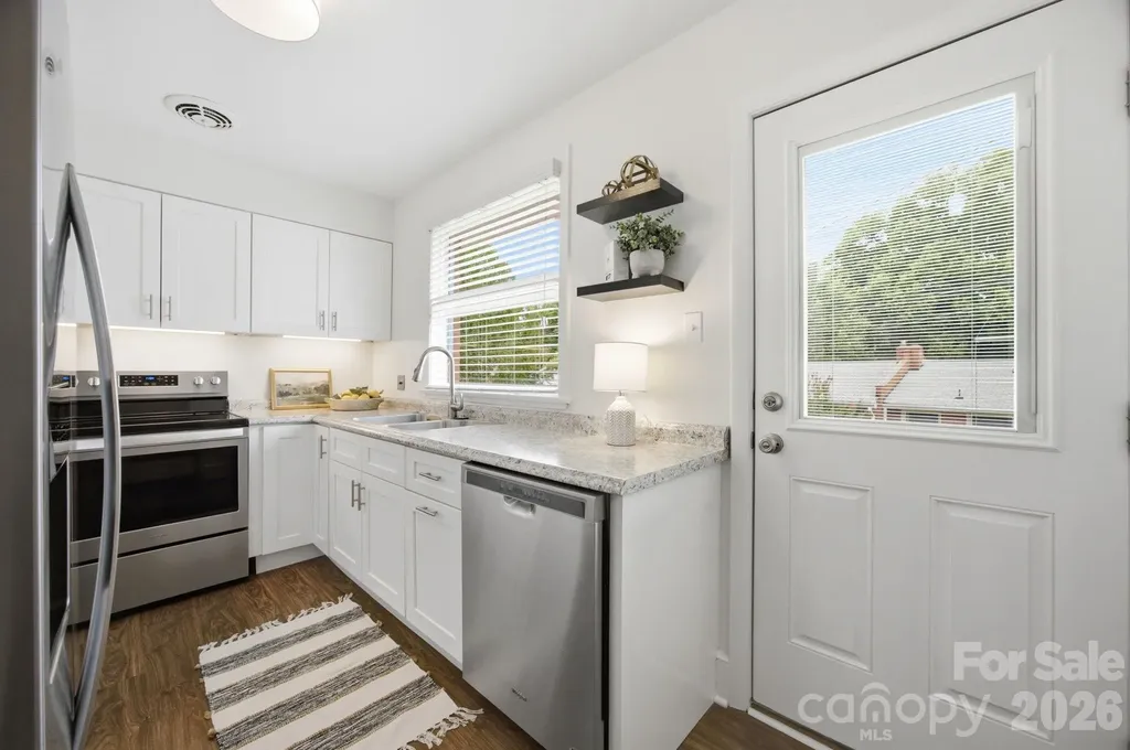 4500 Woodlark Lane Charlotte NC 28211