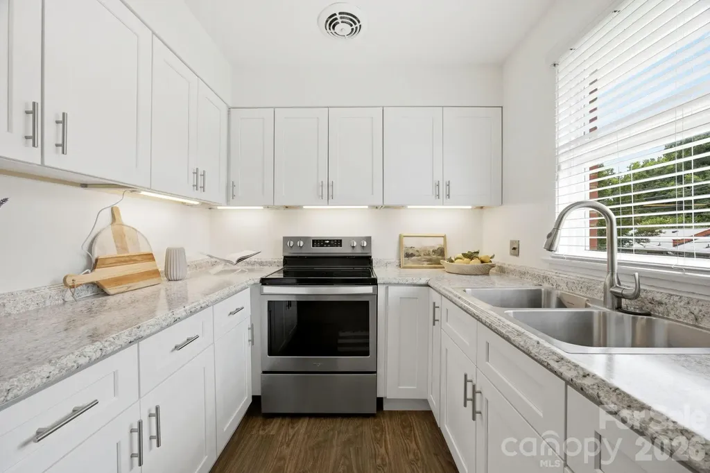 4500 Woodlark Lane Charlotte NC 28211