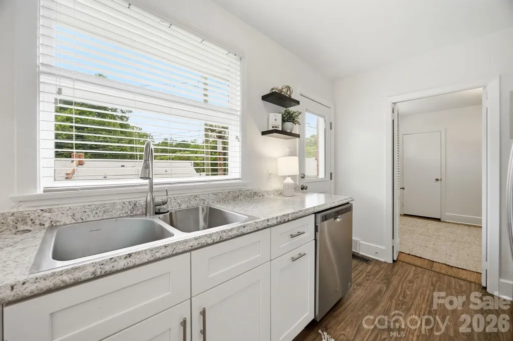 4500 Woodlark Lane Charlotte NC 28211
