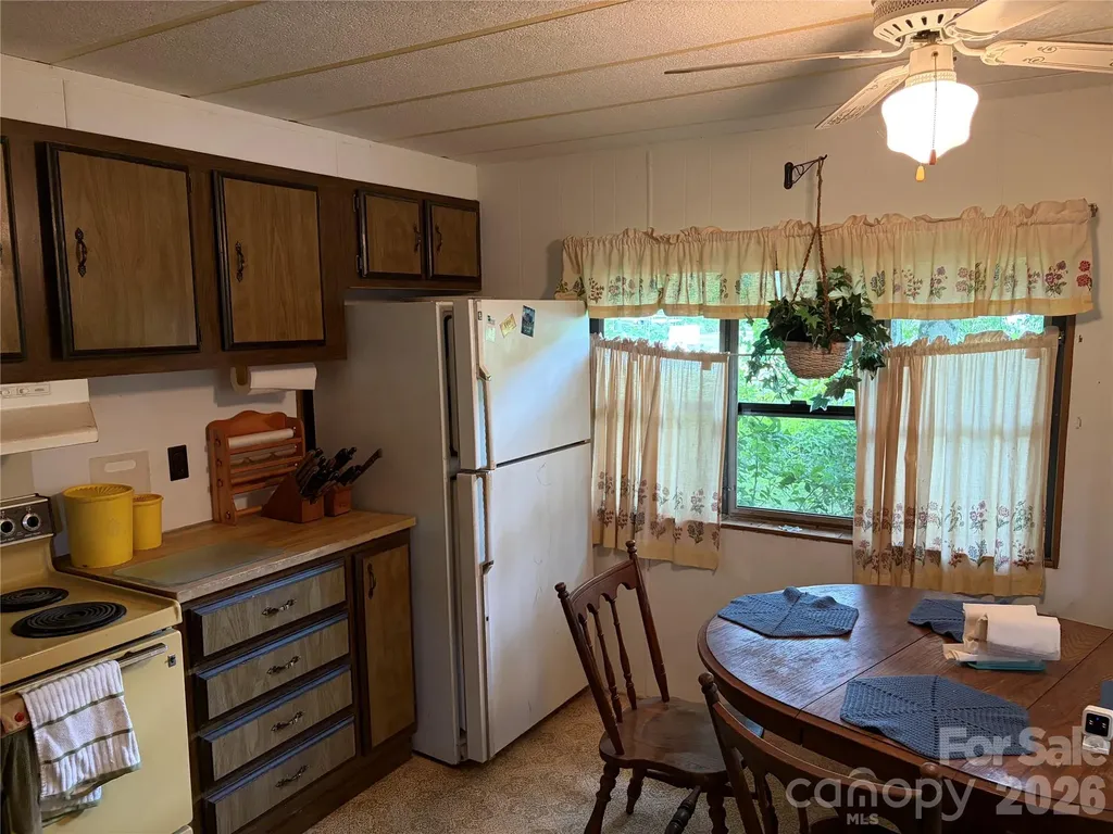 42 Country Meadows Road Burnsville NC 28714