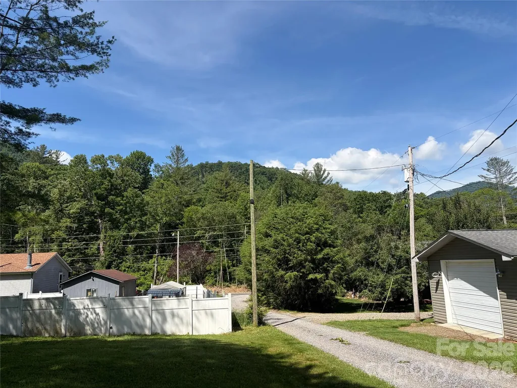 42 Country Meadows Road Burnsville NC 28714