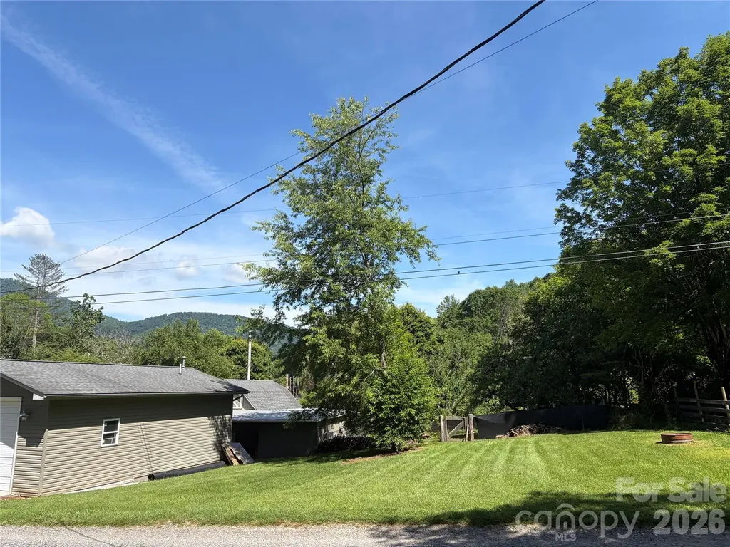 42 Country Meadows Road Burnsville NC 28714