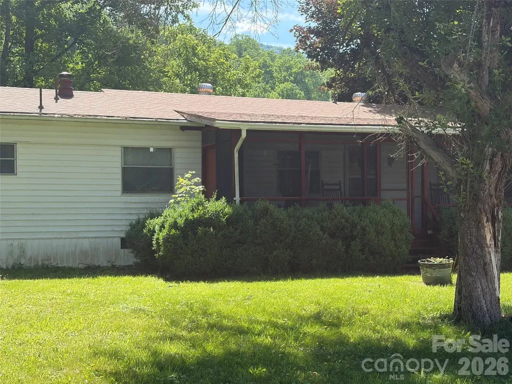 42 Country Meadows Road Burnsville NC 28714