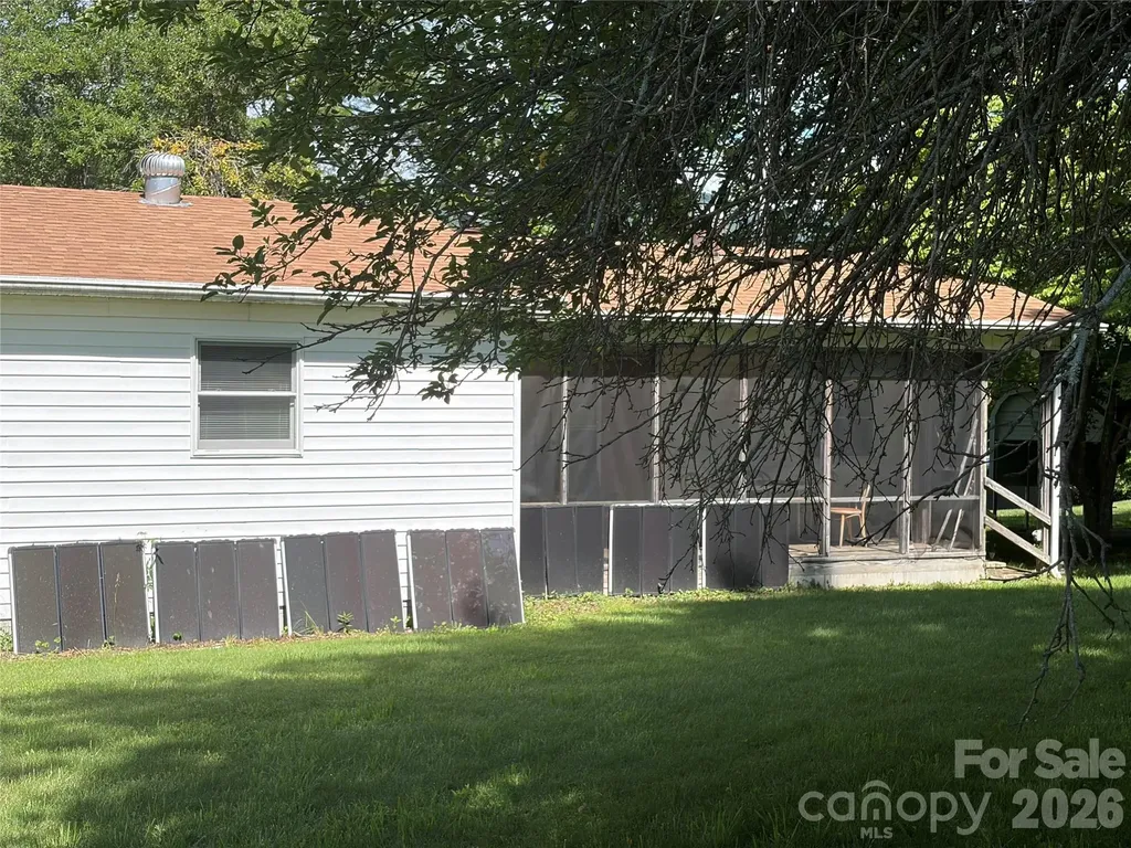 42 Country Meadows Road Burnsville NC 28714