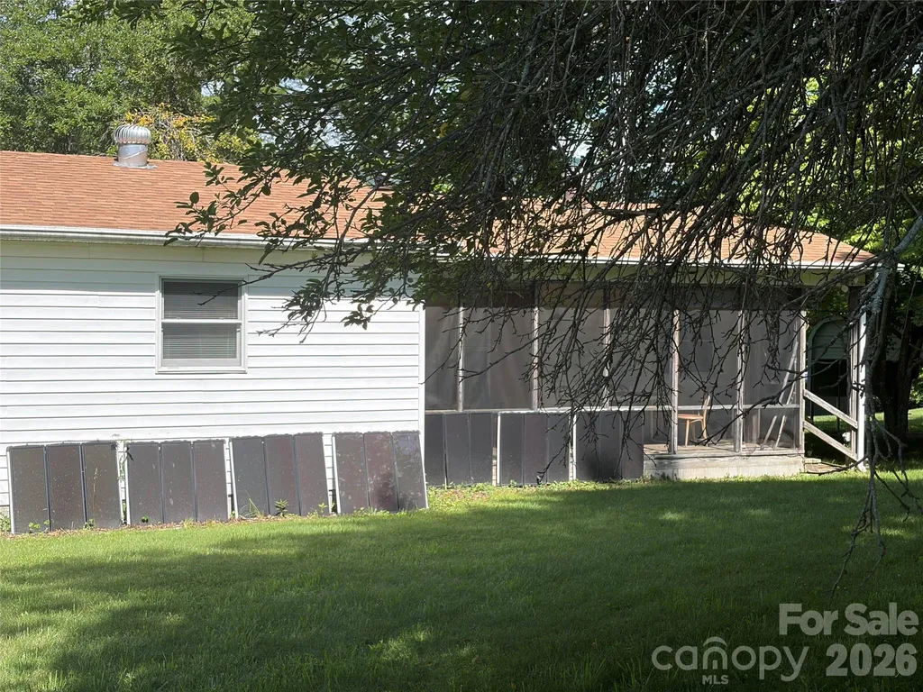 42 Country Meadows Road Burnsville NC 28714