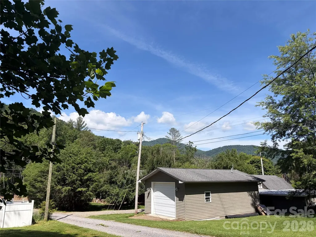 42 Country Meadows Road Burnsville NC 28714