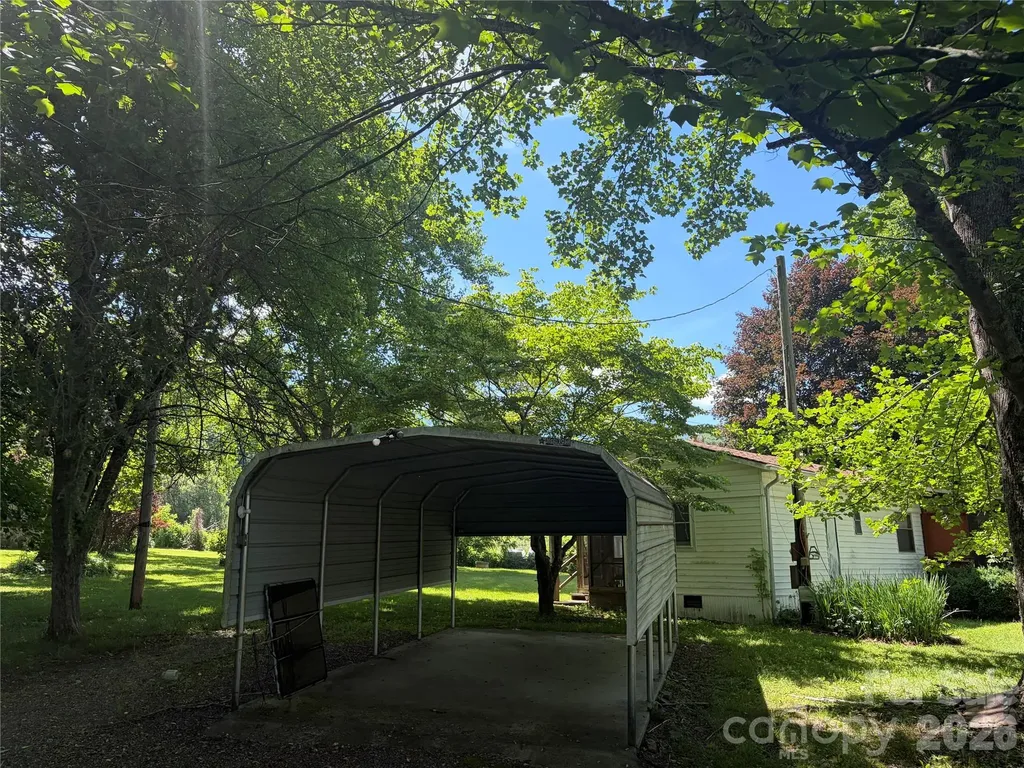 42 Country Meadows Road Burnsville NC 28714