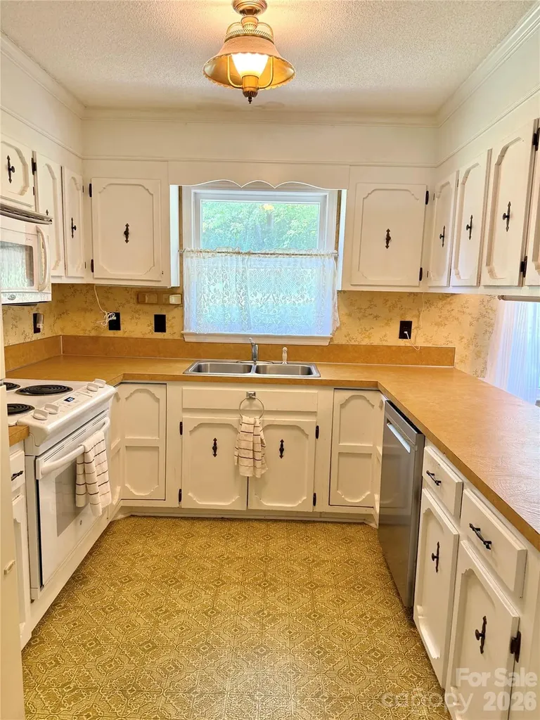 1106 Laurel Woods Drive Gastonia NC 28052