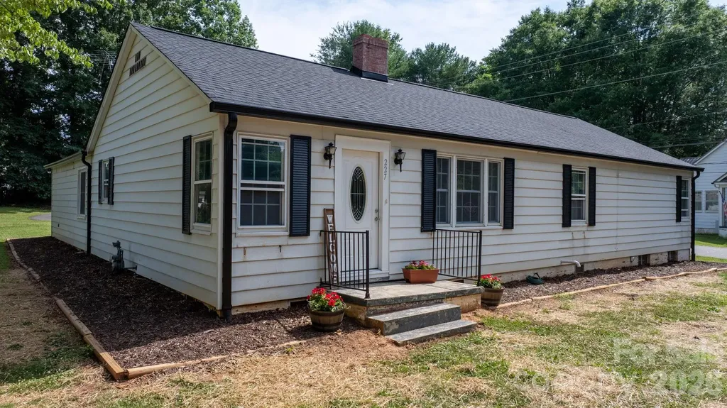 227 W 27th Street Newton NC 28658