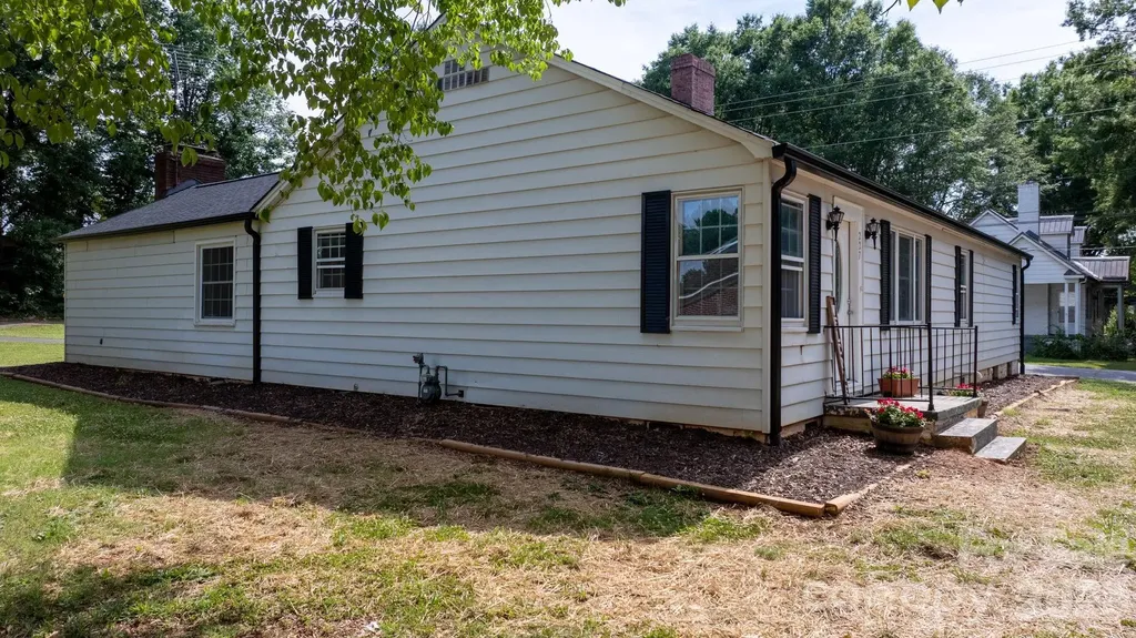 227 W 27th Street Newton NC 28658