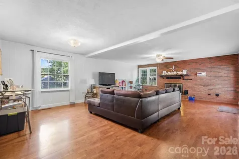 227 W 27th Street Newton NC 28658
