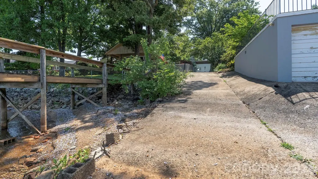 5135 Windward Point Denver NC 28037