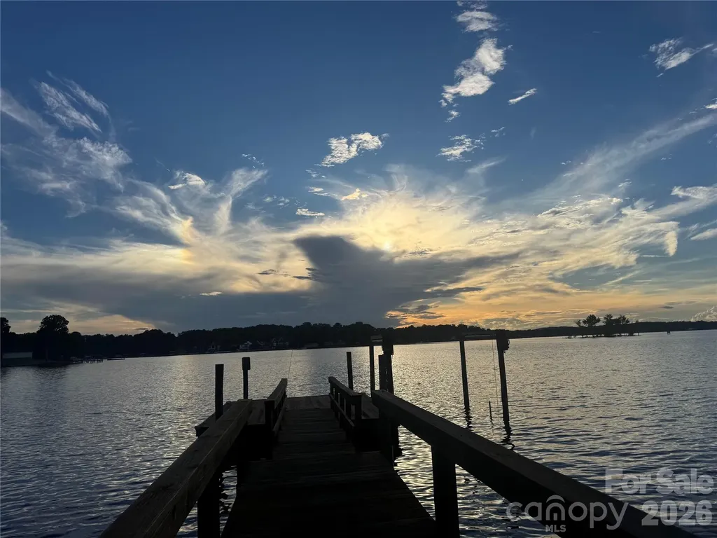 5135 Windward Point Denver NC 28037